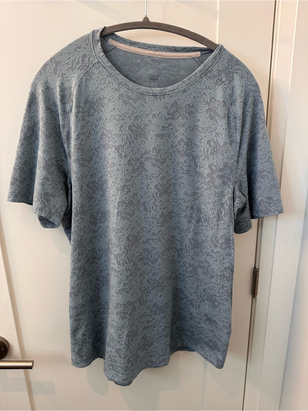 Lululemon license to to train men’s large